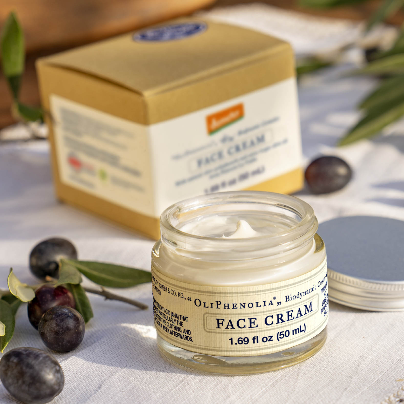 With oliphenolia and extra virgin olive oil Face Cream (Jar of