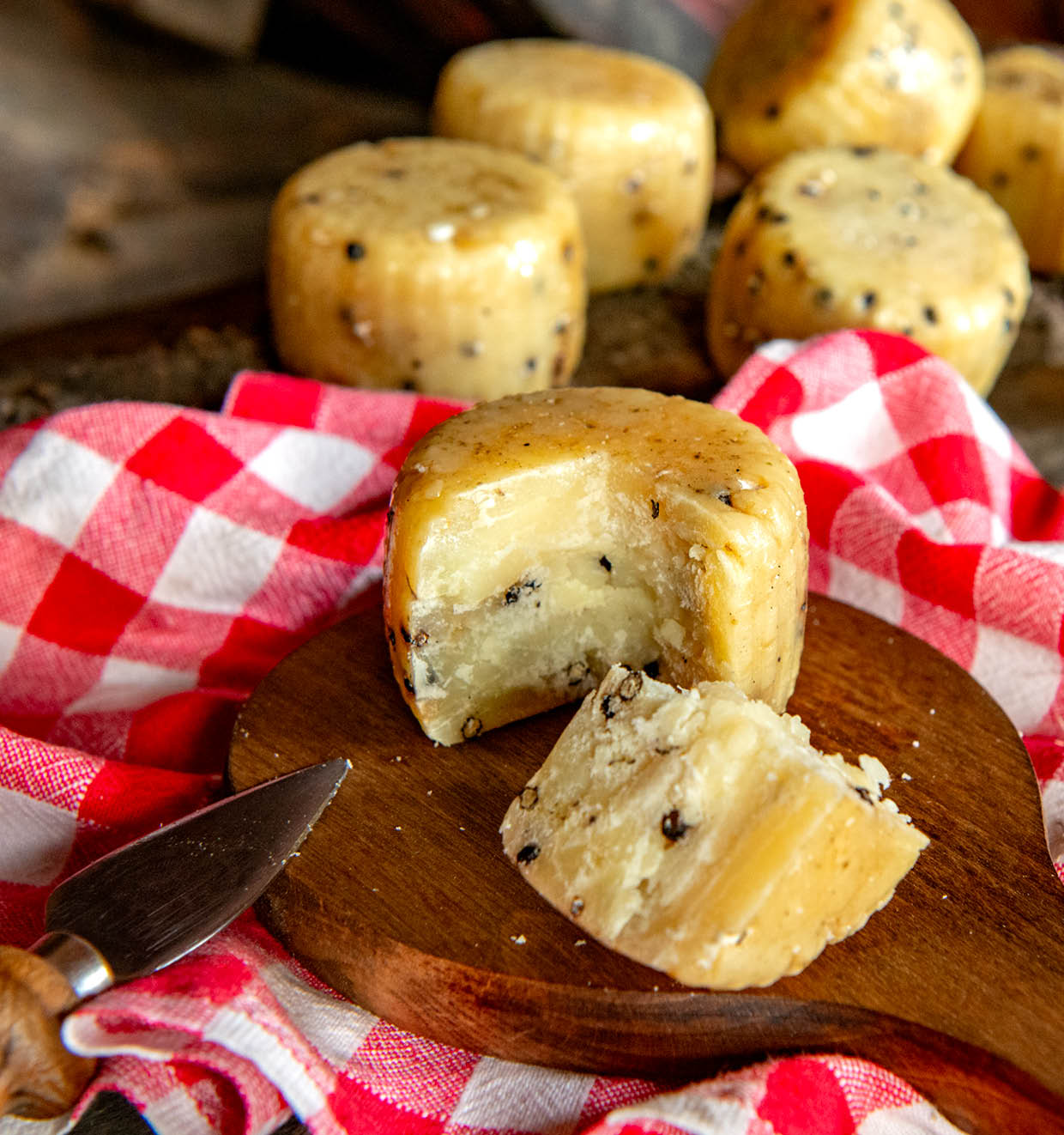 Micro-Pecorino mit Pfefferkörnern