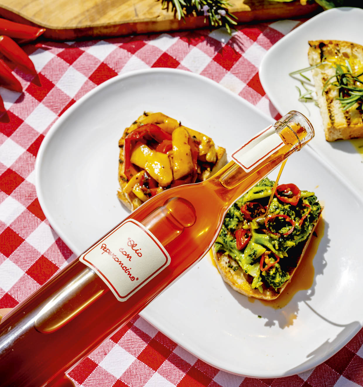 Das Olivenöl Extravergine mit Chilischote