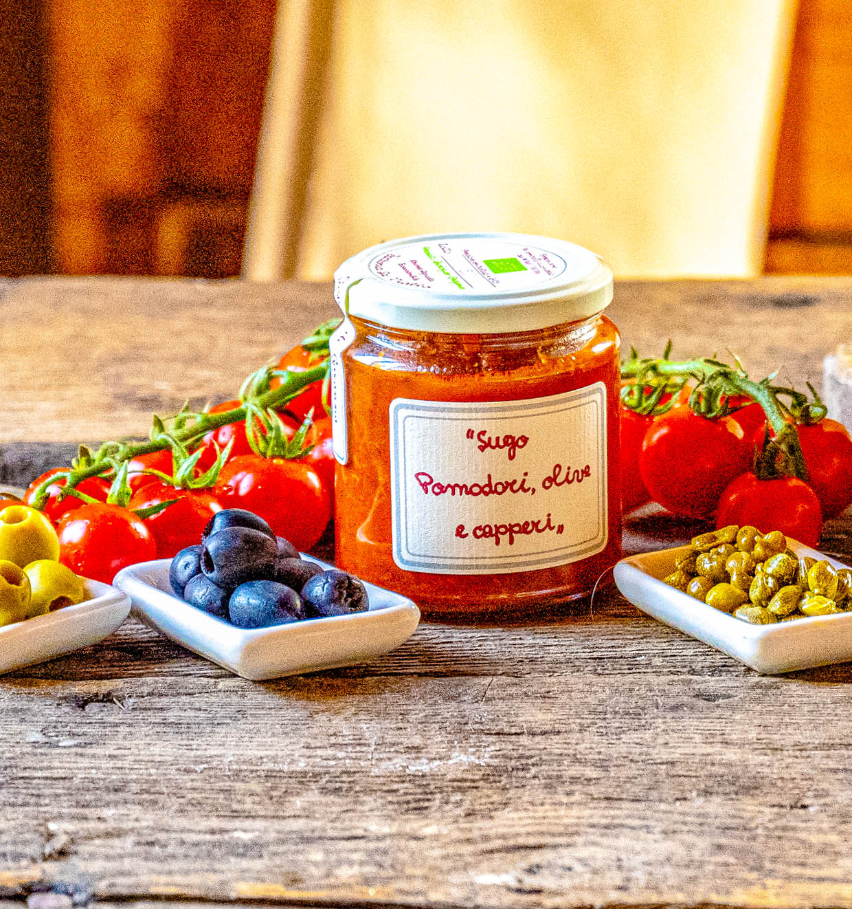 Soße aus Tomaten, Oliven und Kapern