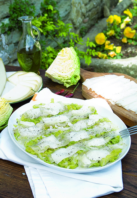 Carpaccio di verza, lardo e pecorino | Fattoria La Vialla