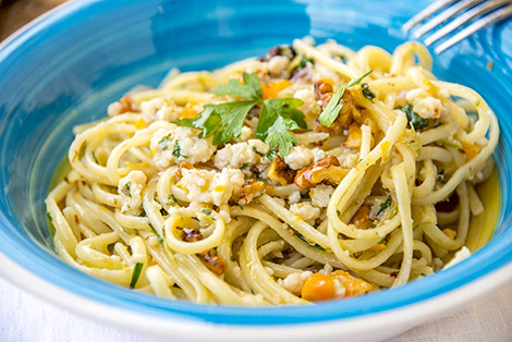 Linguine alla coda di rospo e noci | Fattoria La Vialla