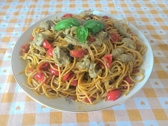 Spaghetti di orzo al pomodoro con crema di melanzane | La Vialla