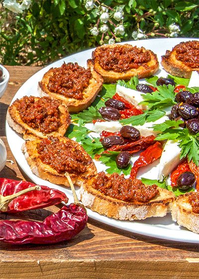 Crostini con la Salsa Etrusca | Fattoria La Vialla