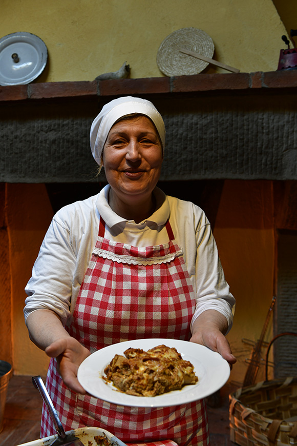 Pasticcio al forno con la Salsa Etrusca | Fattoria La Vialla