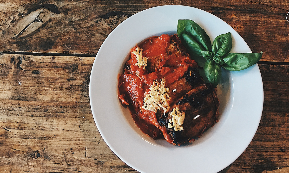 Involtini di melanzane con Pecorino e Sugo Bombolino | La Vialla