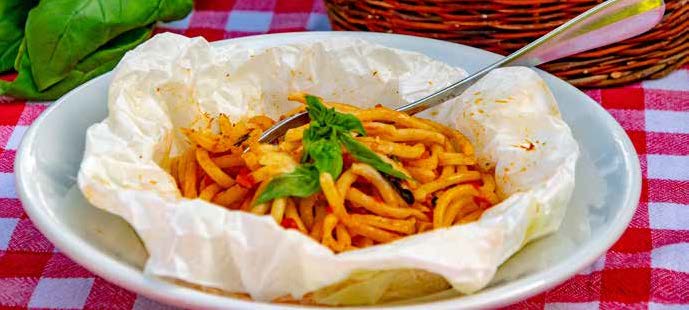 Cartoccio aromatico di Pici all‘Aglione | Fattoria La Vialla