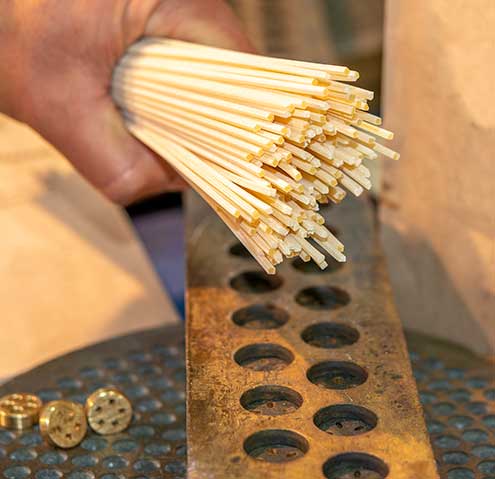 Op brons getrokken spaghetti alla chitarra