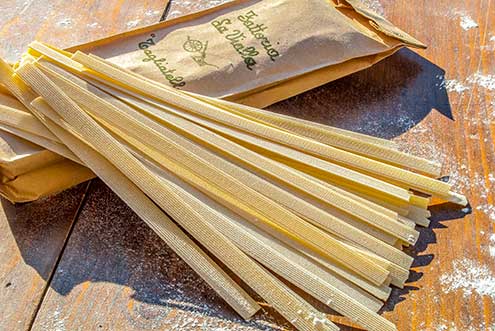 Tagliatelle sprinkled with rustic flour