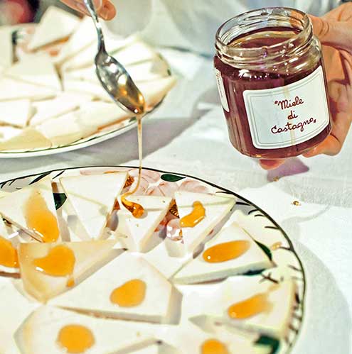 Jonge pecorino met kastanjehoning